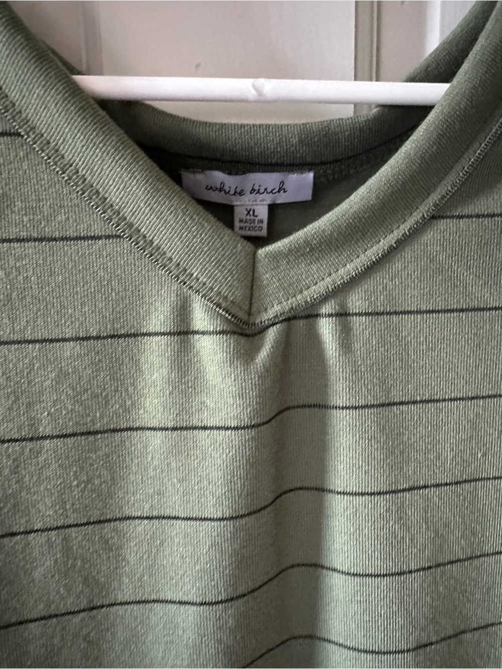 White Birch Women’s Sage Green Striped Pullover V-Neck Sweatshirt Top XL - Picture 2 of 4